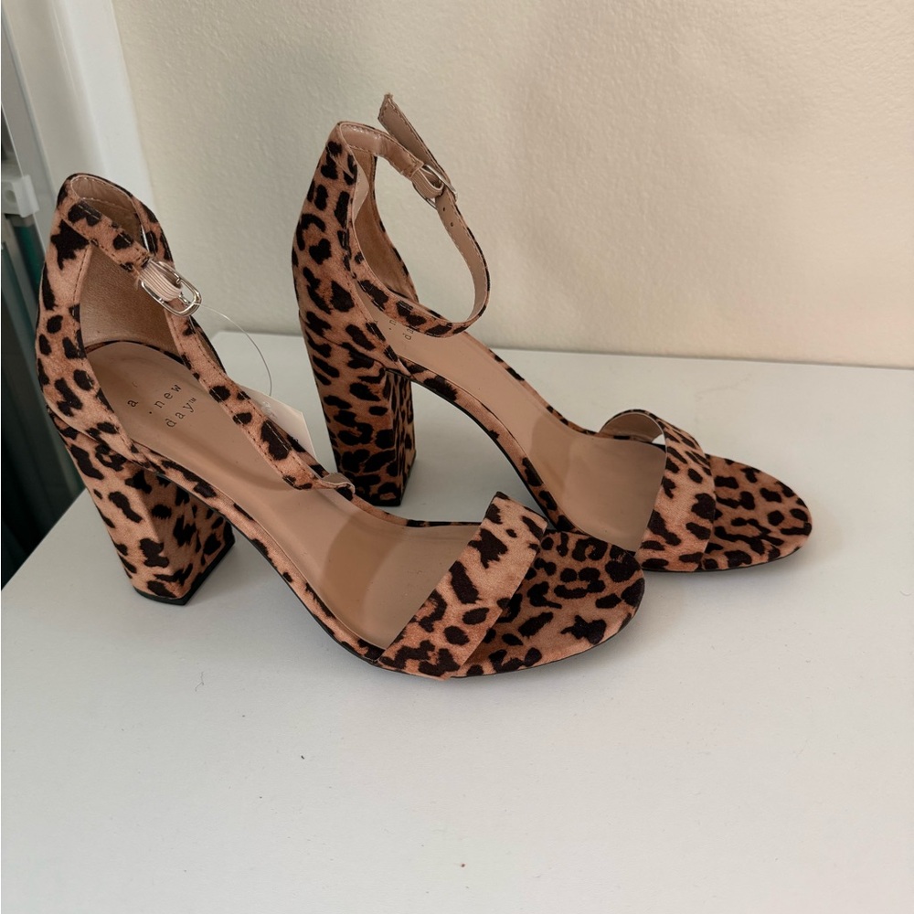 NWT Leopard Print Ankle Strap Heels - Picture 5 of 5
